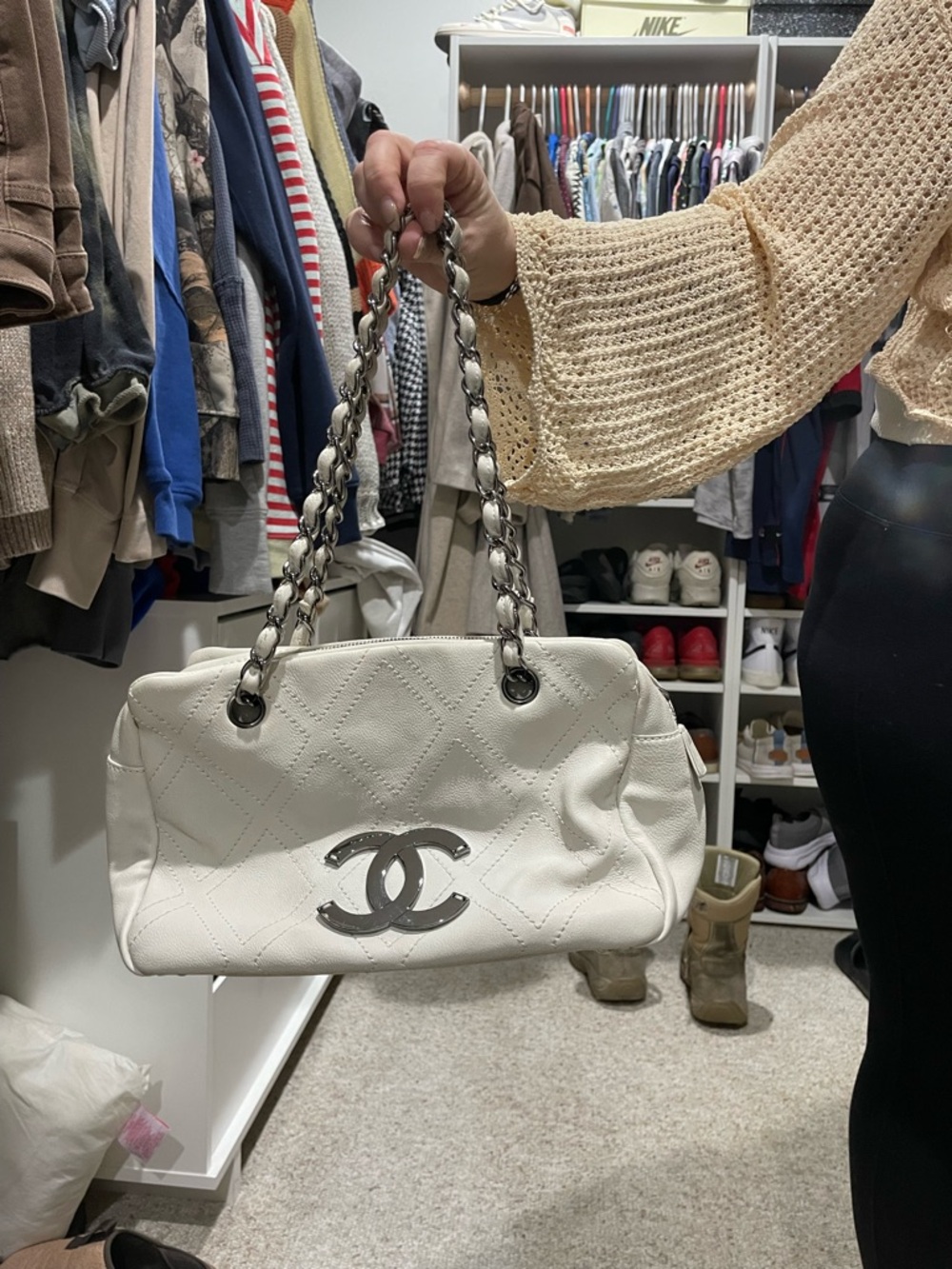 CHANEL White Quilted Leather Shoulder Bag with Chain Strap
